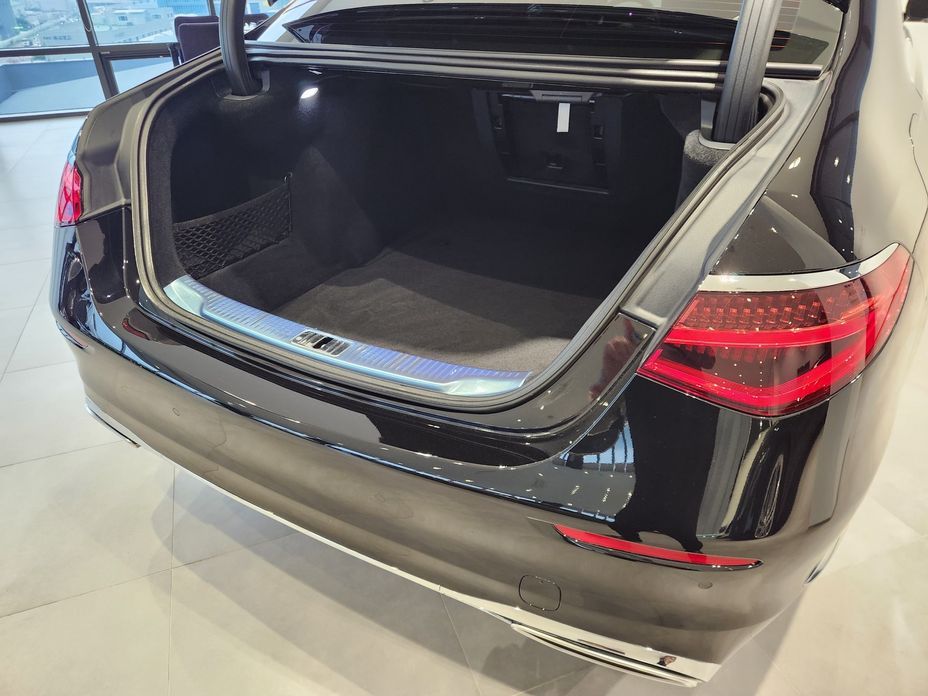 Mercedes-Benz S-Class 2025