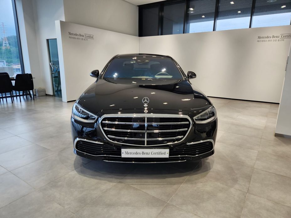 Mercedes-Benz S-Class 2025