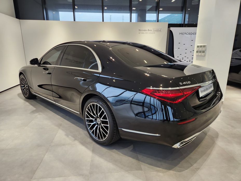 Mercedes-Benz S-Class 2025