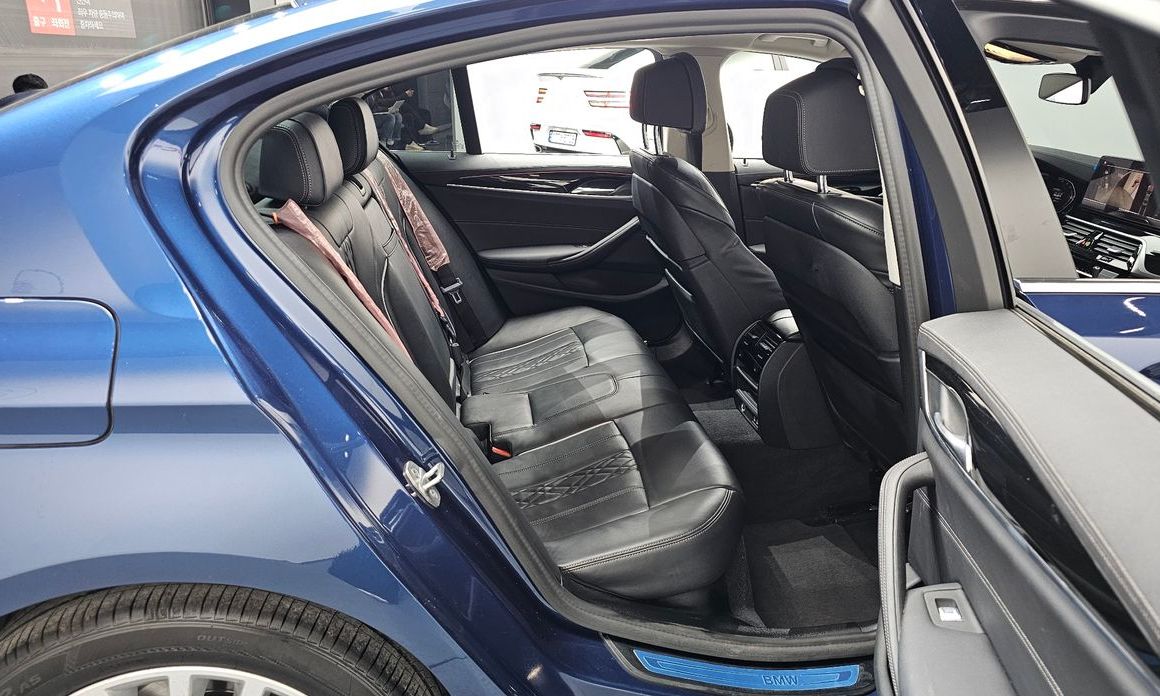 BMW 5-Series 2021