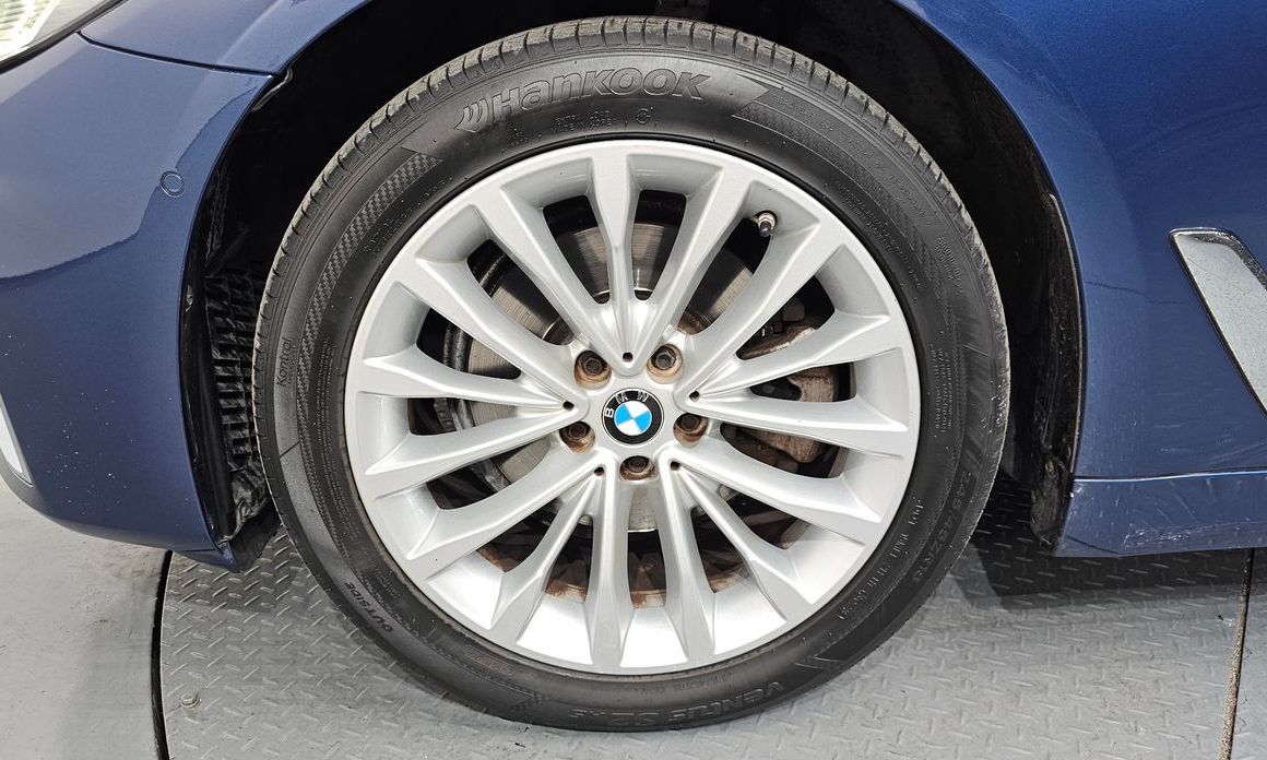 BMW 5-Series 2021