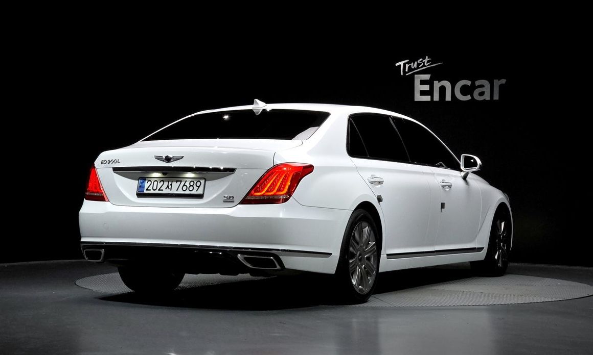 Genesis EQ900 2018
