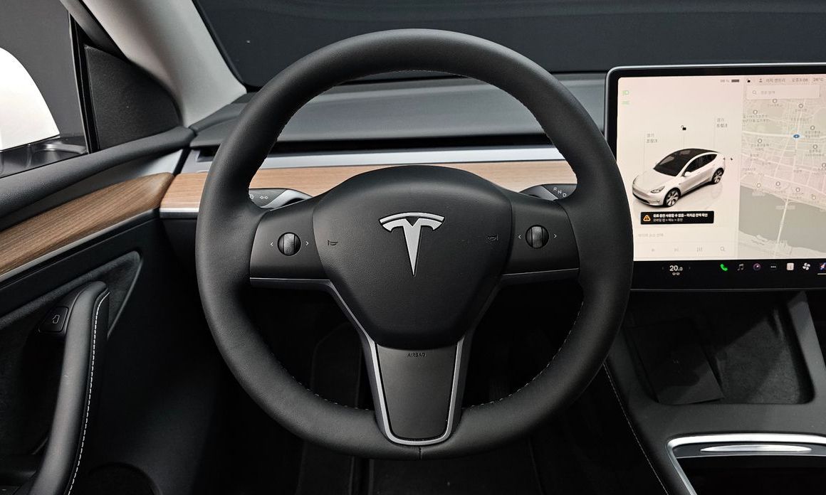 Tesla Model Y 2024
