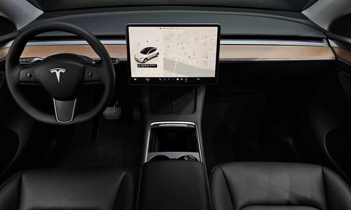 Tesla Model Y 2024
