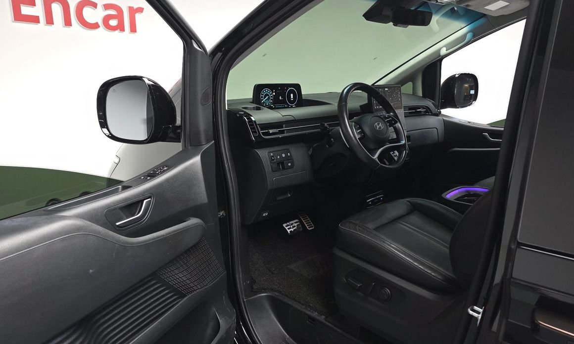 Hyundai Staria 2025