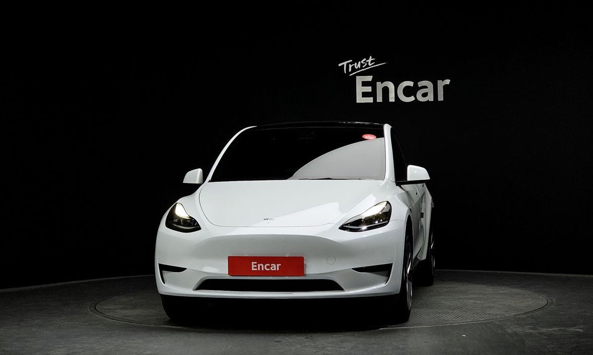 Tesla Model Y 2024