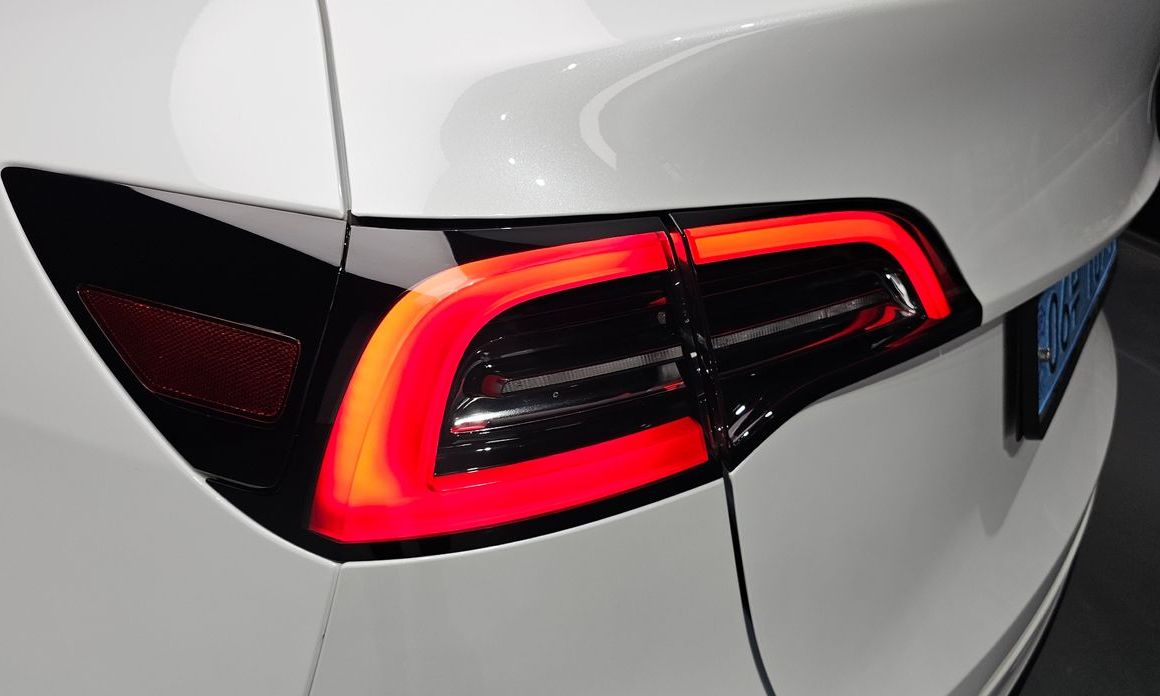 Tesla Model Y 2024