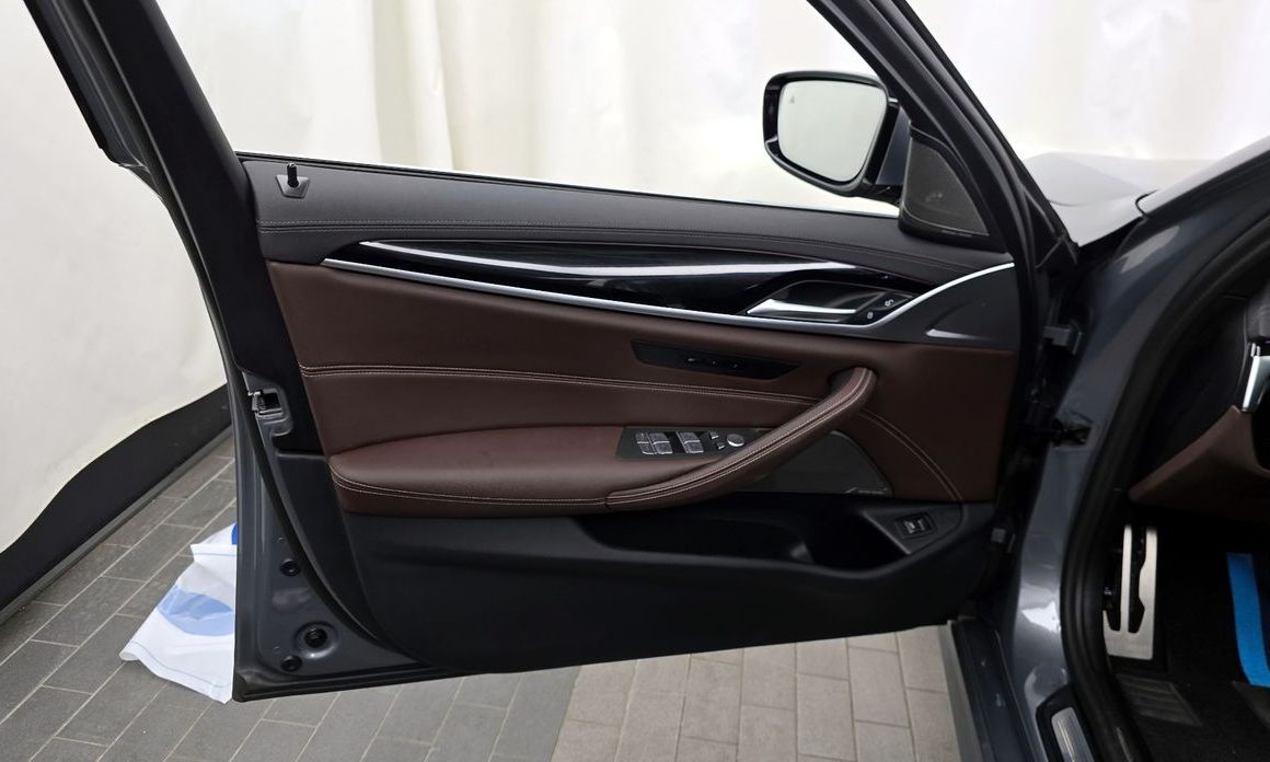 BMW 5-Series 2023