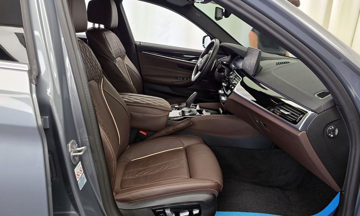 BMW 5-Series 2023