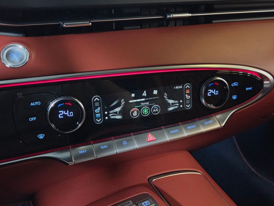 Genesis GV70 2024