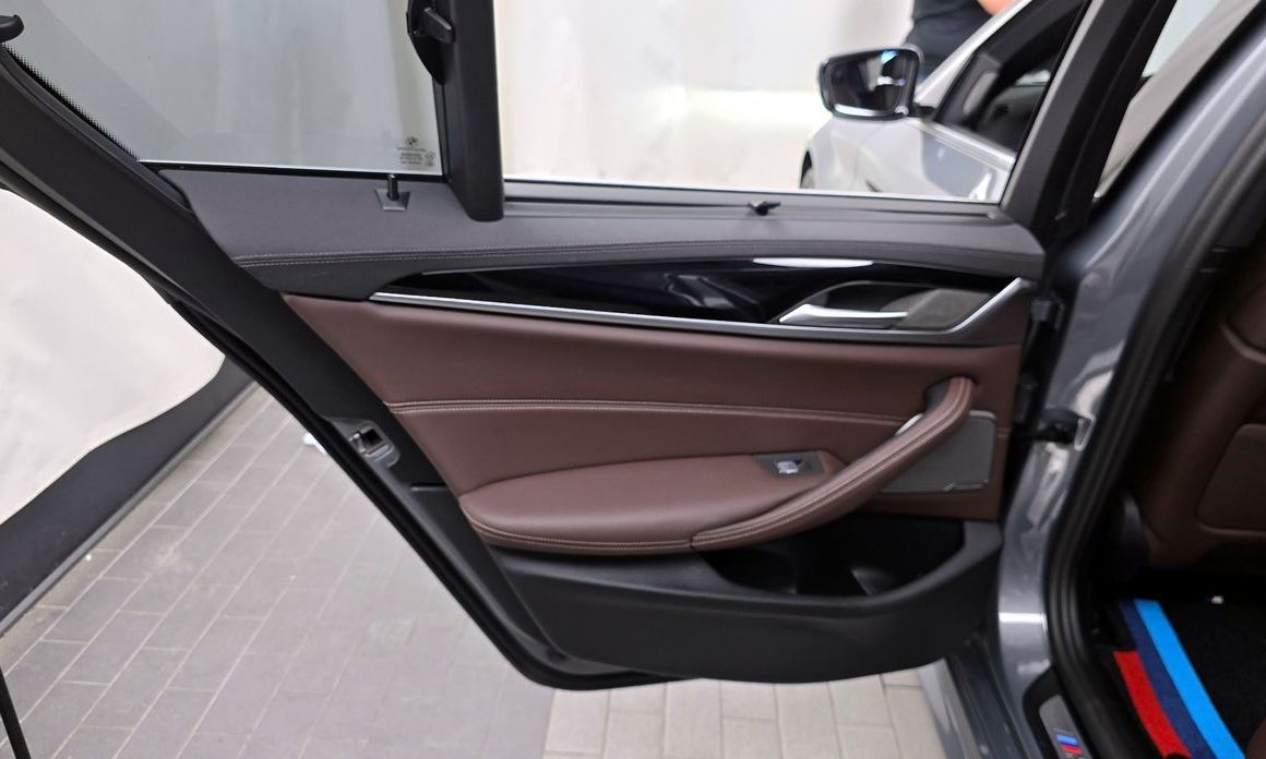 BMW 5-Series 2023