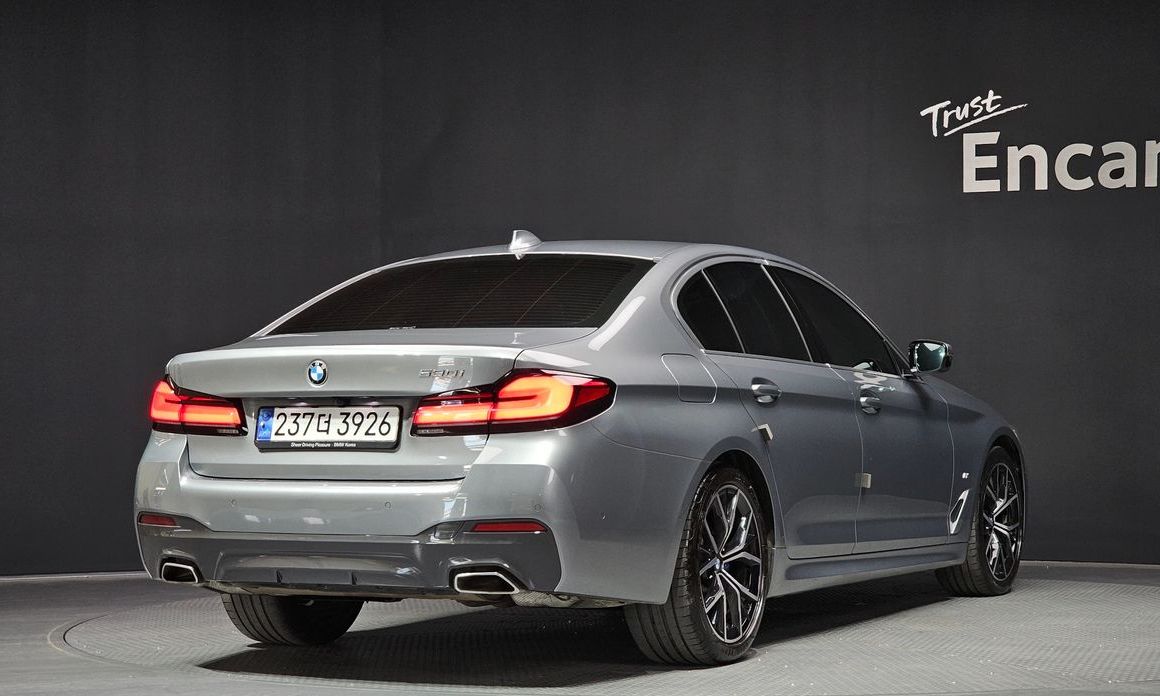 BMW 5-Series 2023