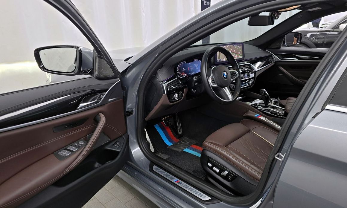 BMW 5-Series 2023