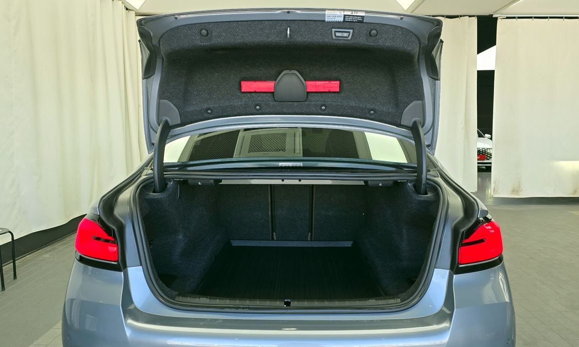 BMW 5-Series 2023