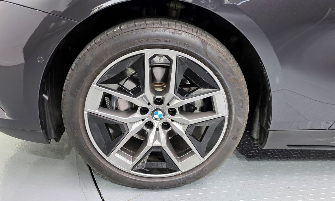 BMW 5-Series 2024