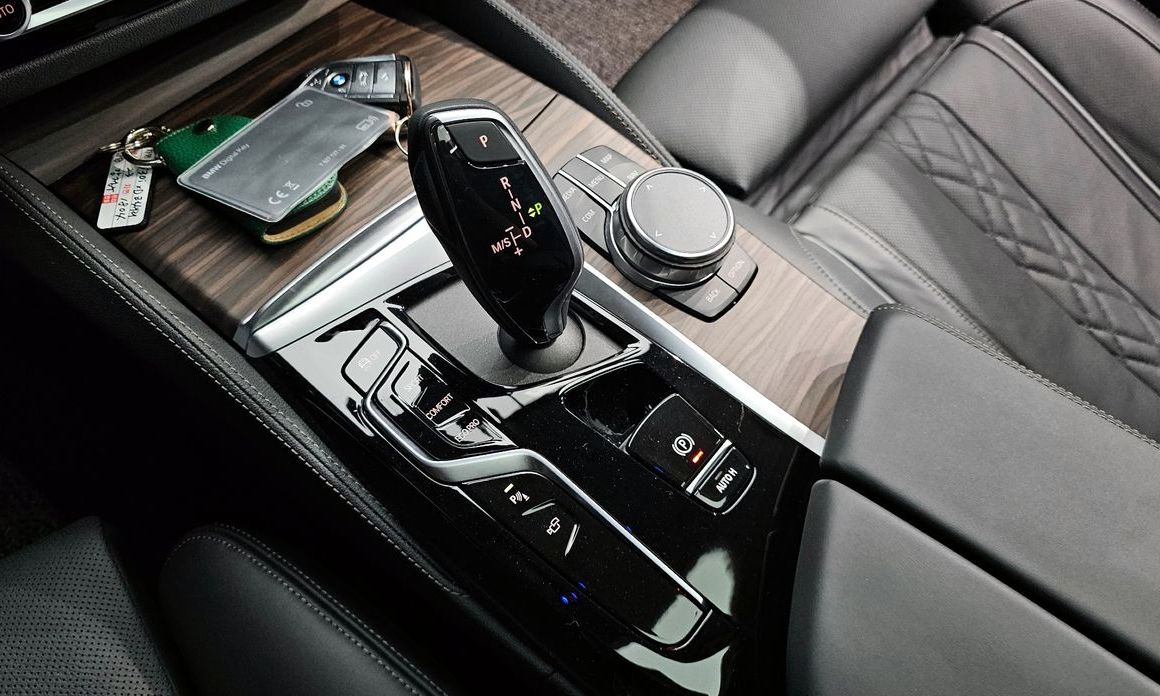 BMW 5-Series 2023