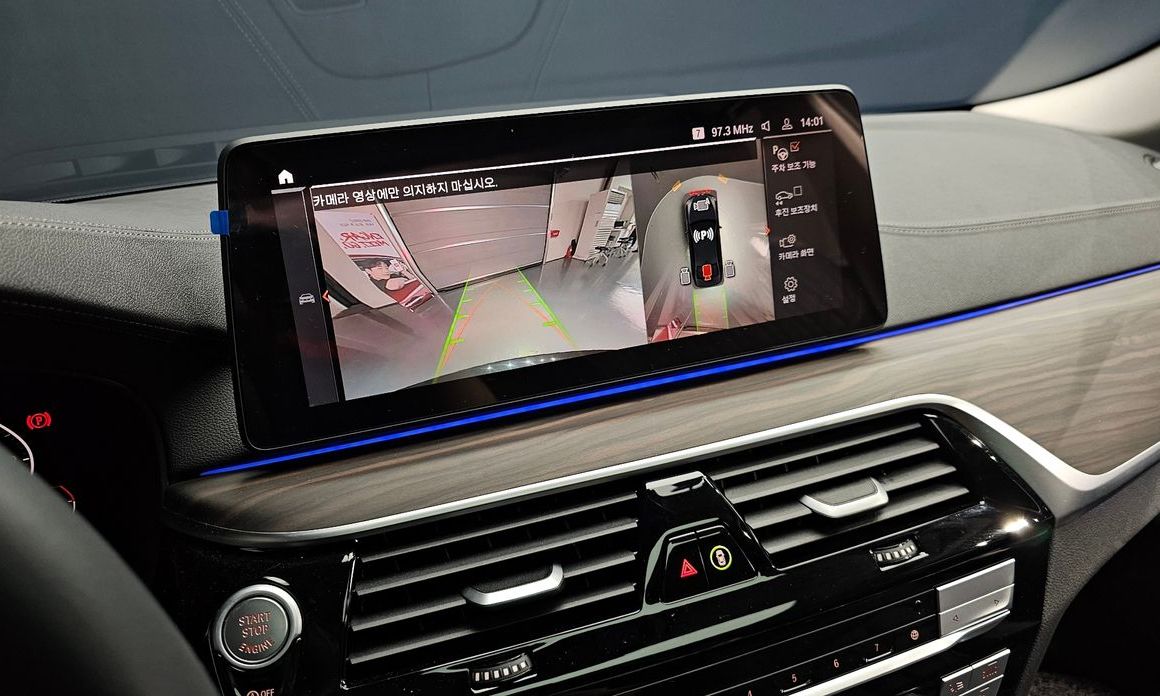 BMW 5-Series 2023
