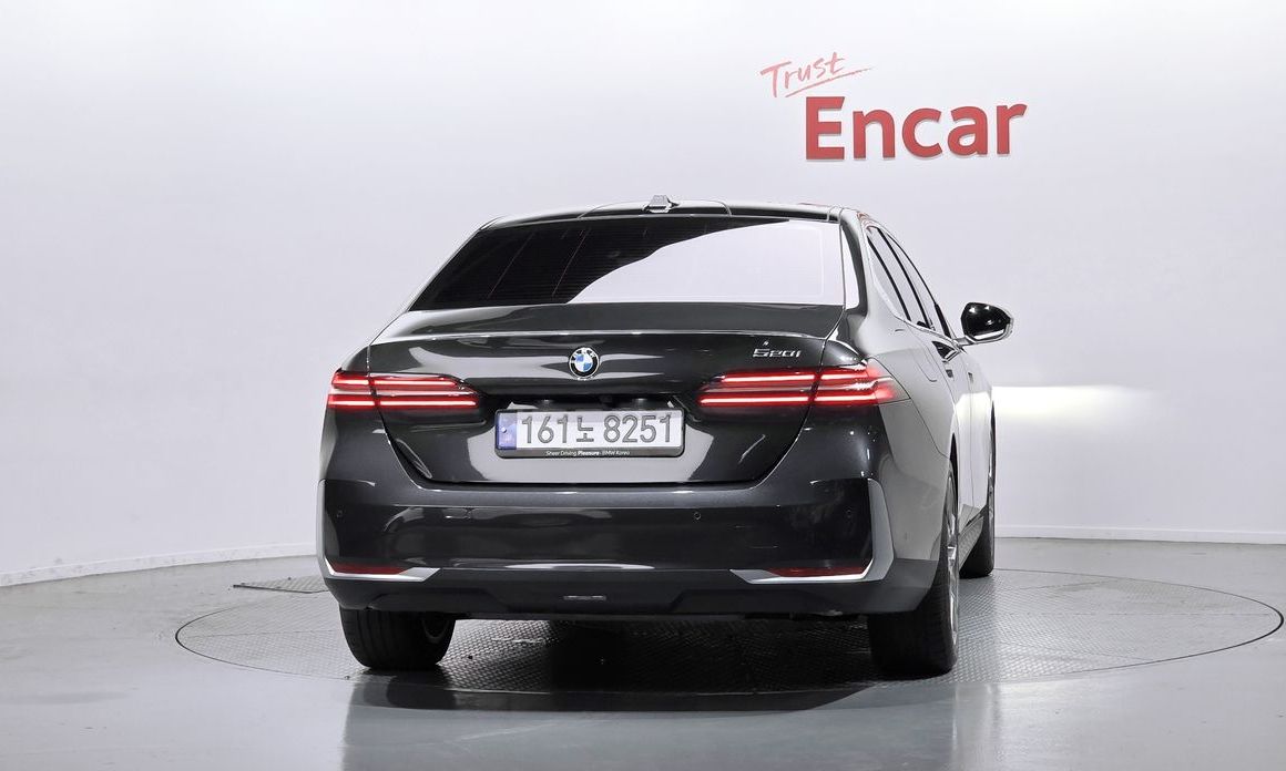 BMW 5-Series 2024