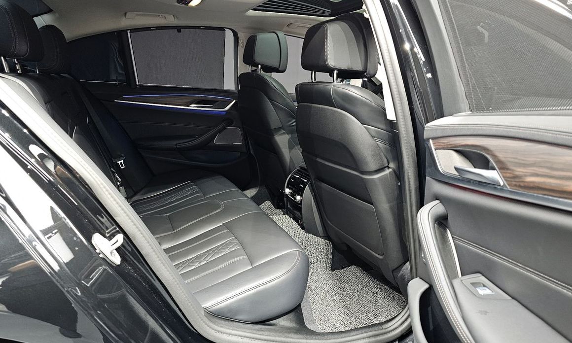 BMW 5-Series 2023