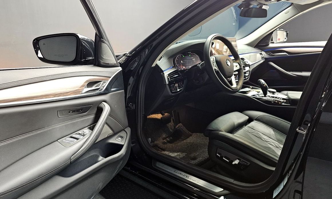 BMW 5-Series 2023