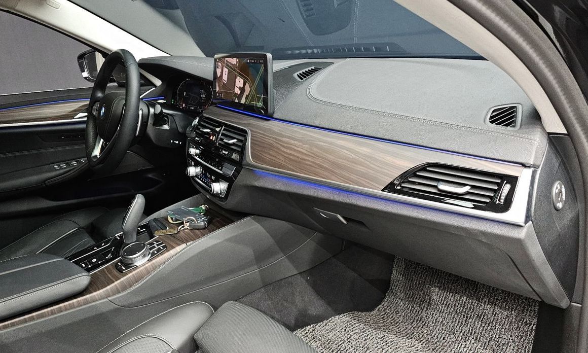 BMW 5-Series 2023