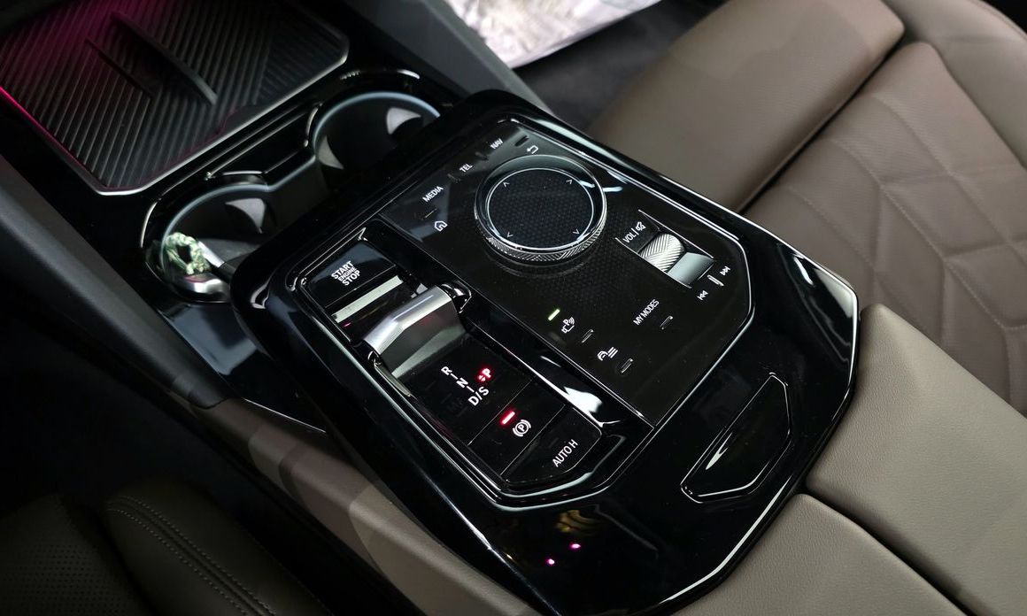 BMW 5-Series 2024