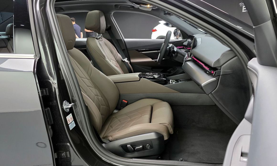 BMW 5-Series 2024