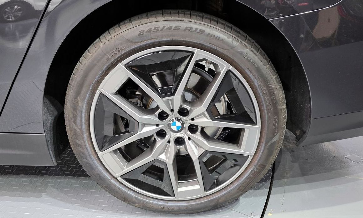 BMW 5-Series 2024