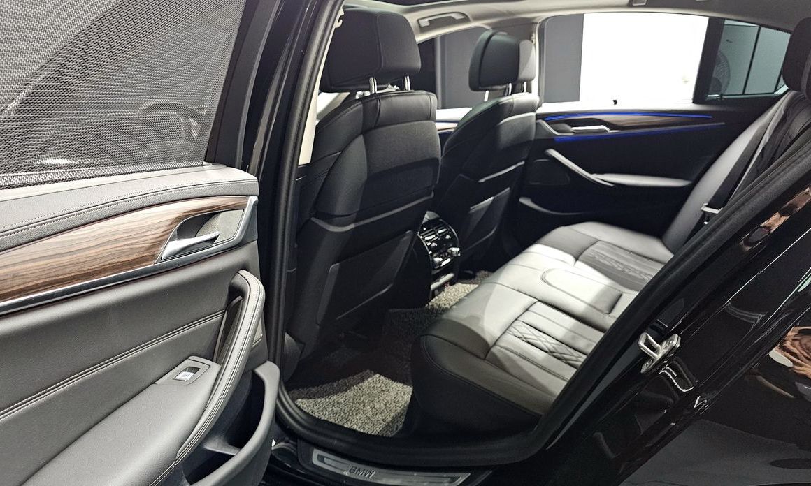 BMW 5-Series 2023