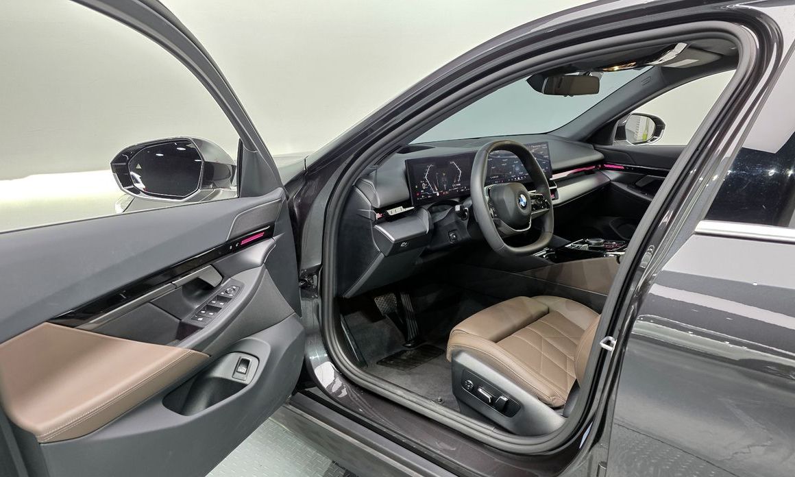 BMW 5-Series 2024
