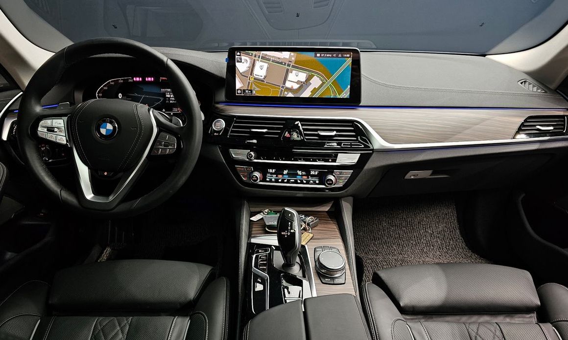BMW 5-Series 2023