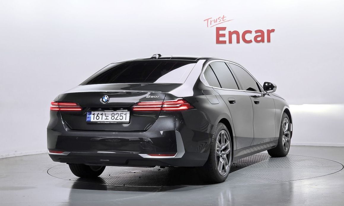 BMW 5-Series 2024