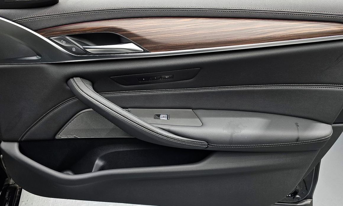 BMW 5-Series 2023