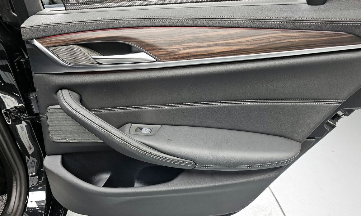 BMW 5-Series 2023