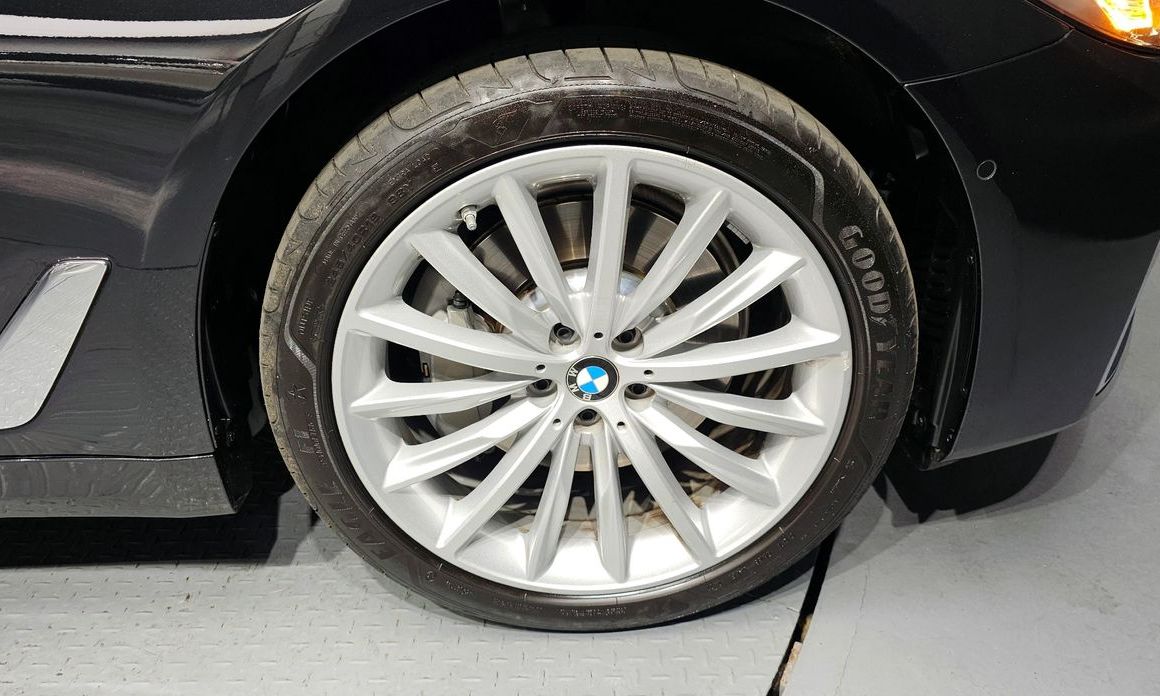 BMW 5-Series 2023
