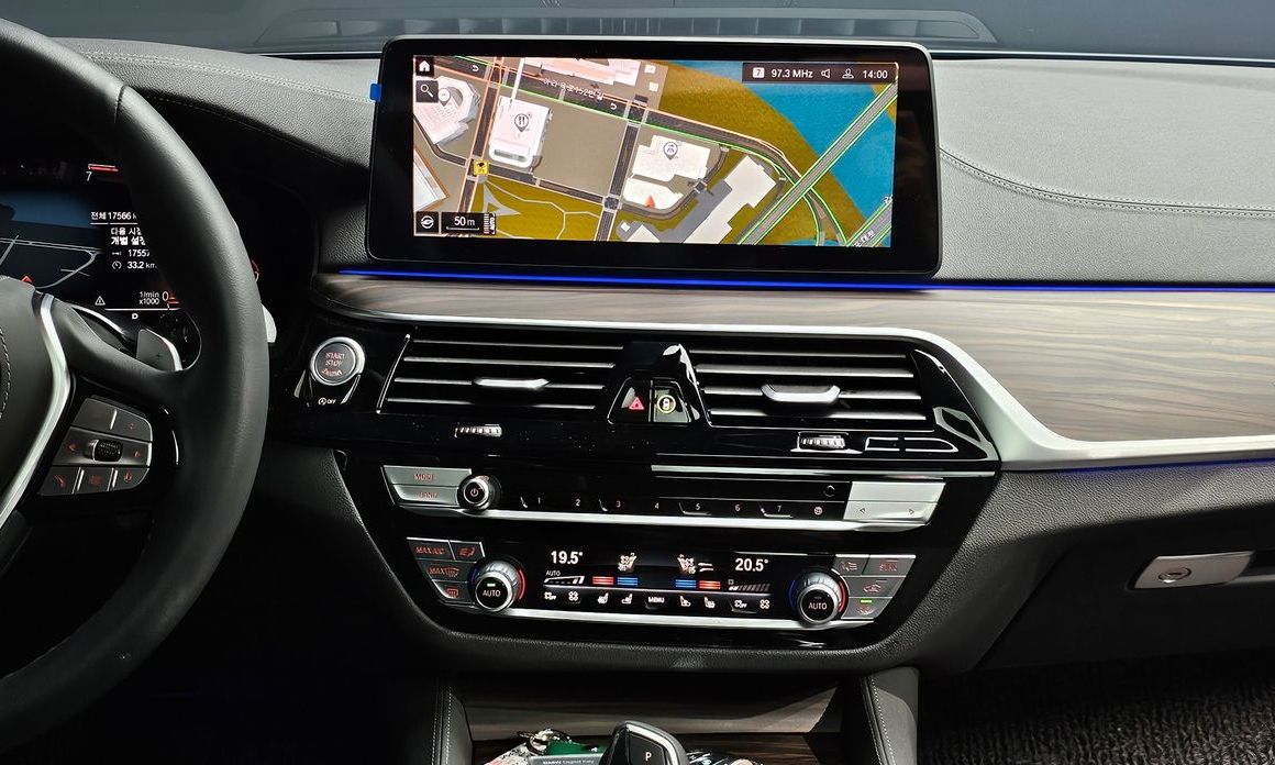 BMW 5-Series 2023