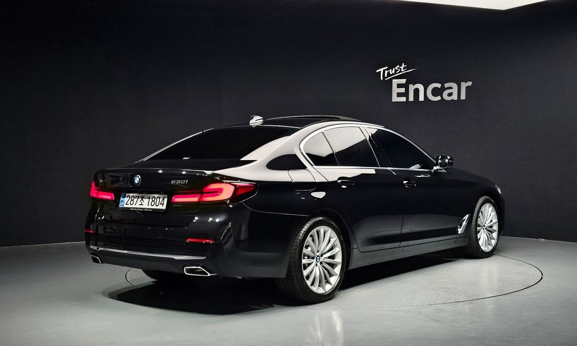 BMW 5-Series 2023
