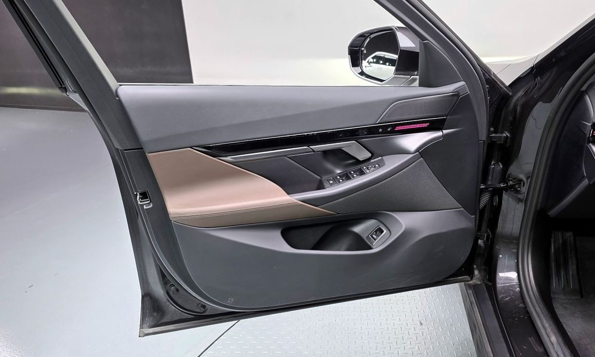 BMW 5-Series 2024