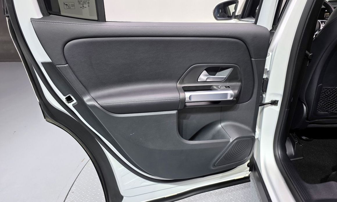 Mercedes-Benz GLB-Class 2023