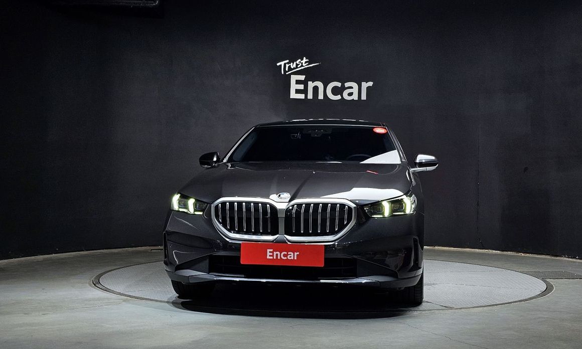 BMW 5-Series 2025