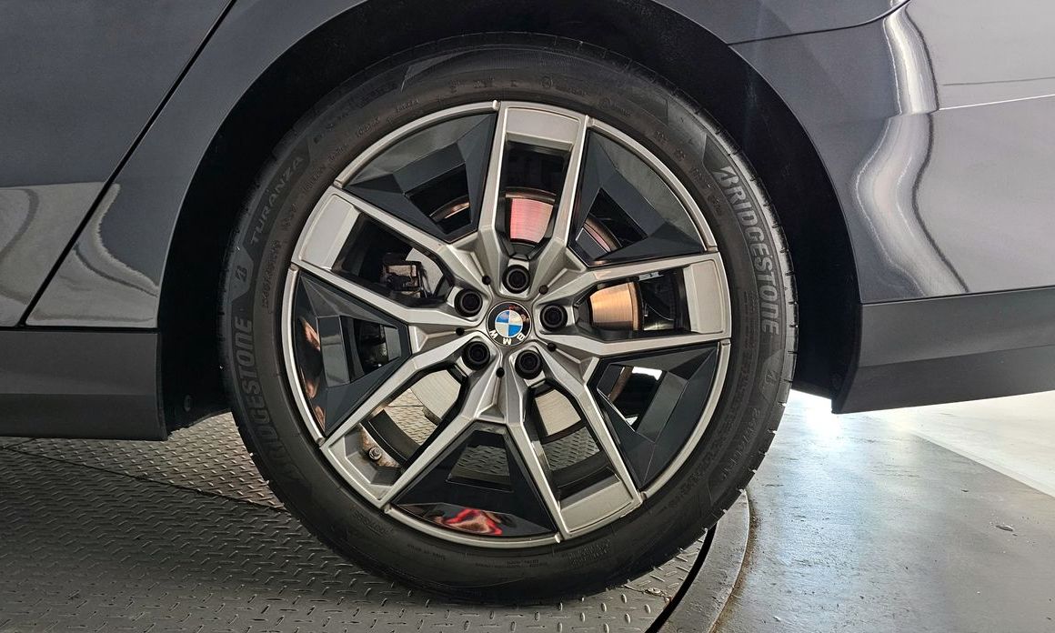 BMW 5-Series 2025