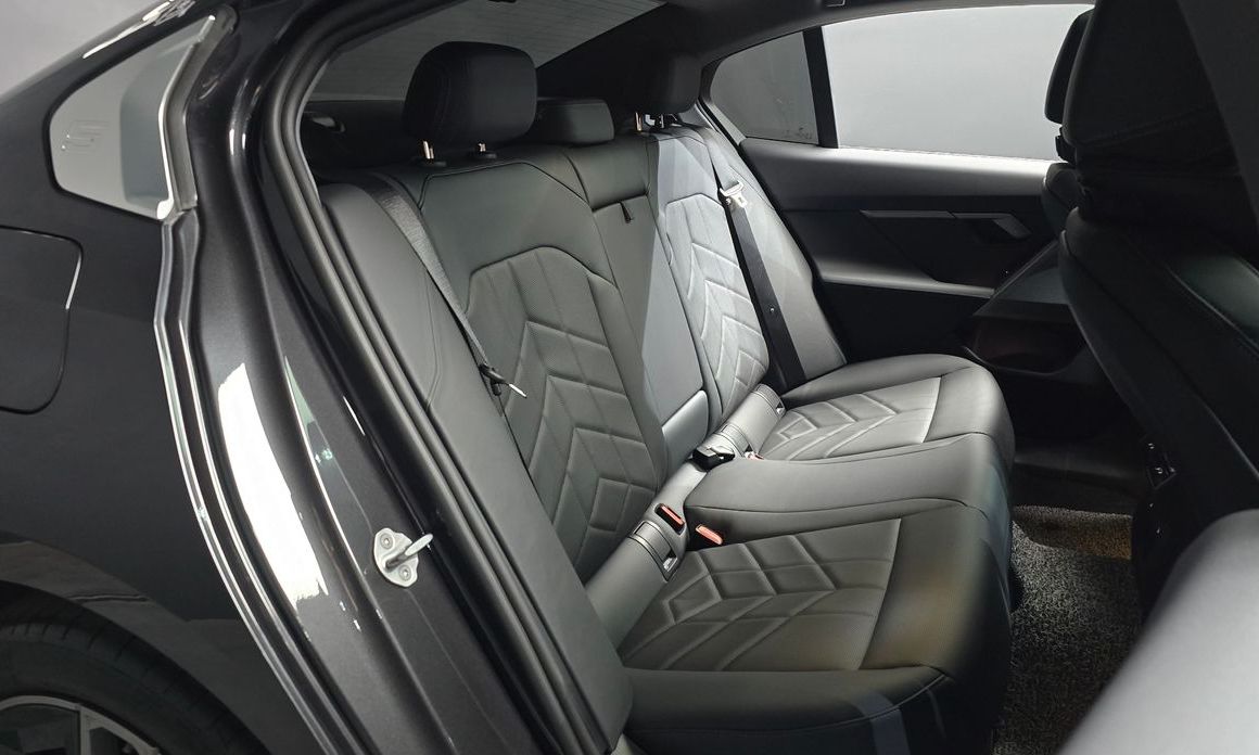BMW 5-Series 2025