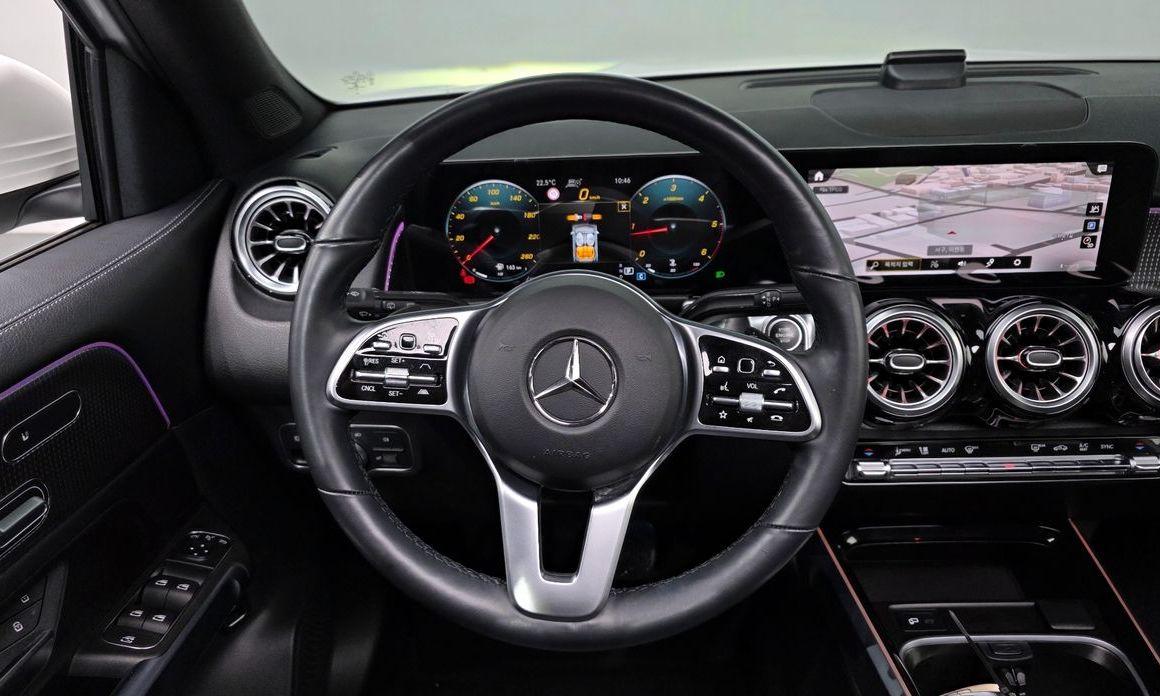 Mercedes-Benz GLB-Class 2023