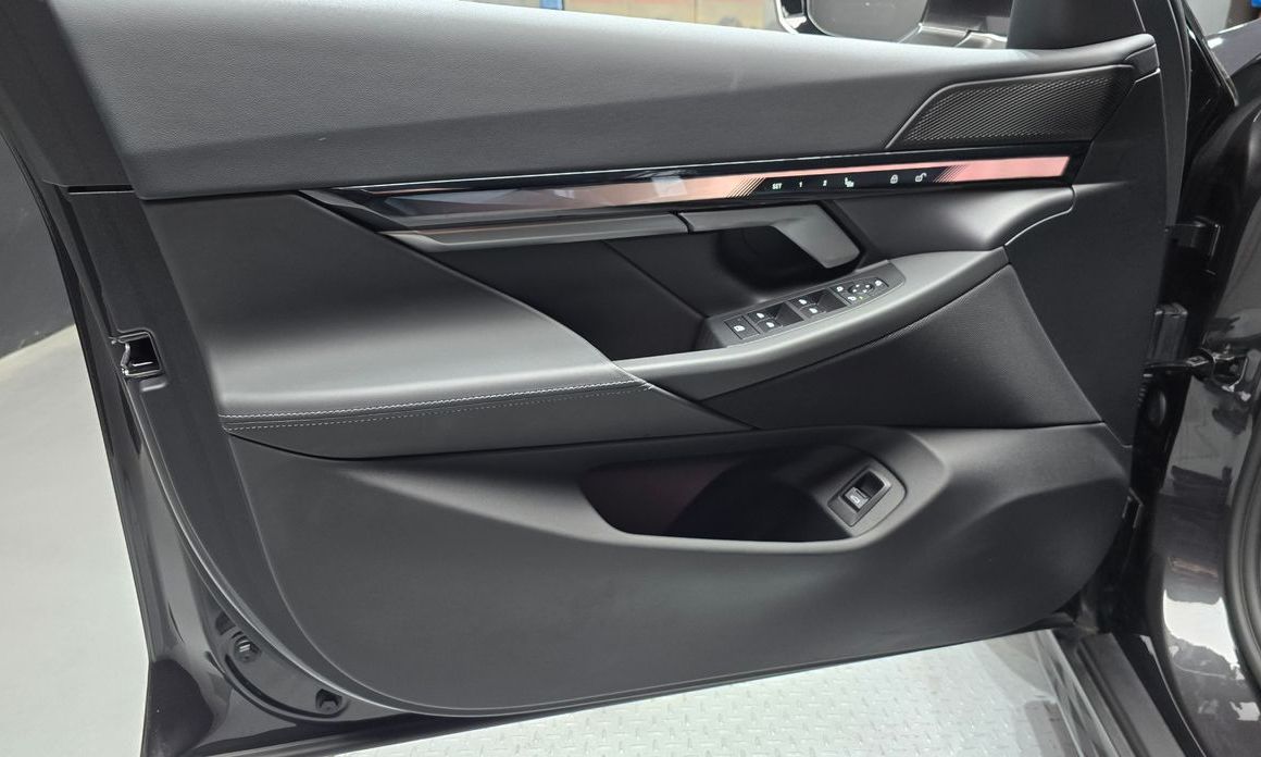 BMW 5-Series 2025