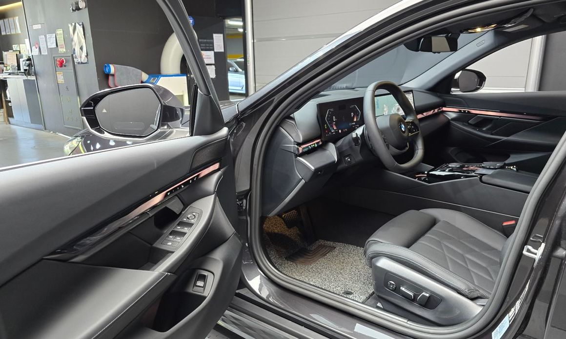 BMW 5-Series 2025