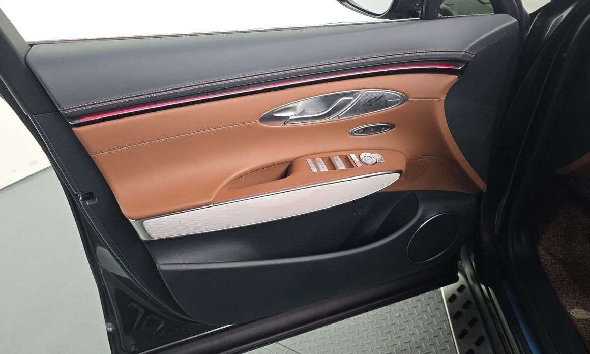 Genesis GV70 2025