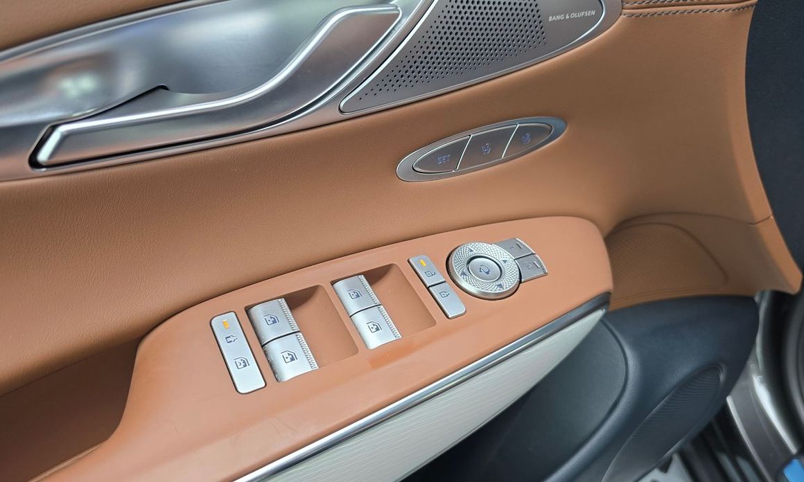Genesis GV70 2025
