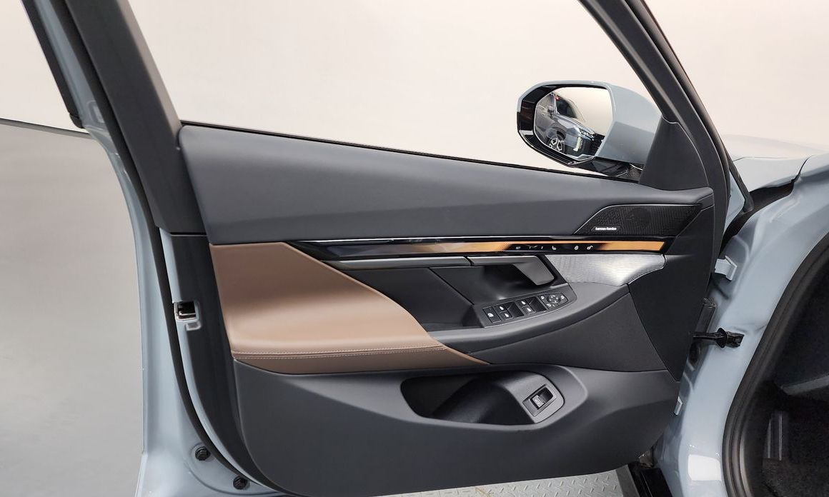 BMW 5-Series 2025