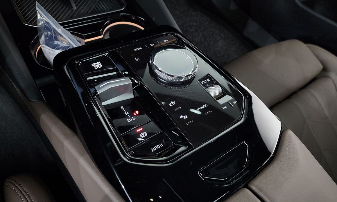 BMW 5-Series 2025
