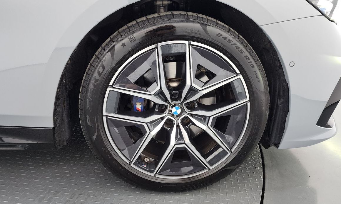 BMW 5-Series 2025